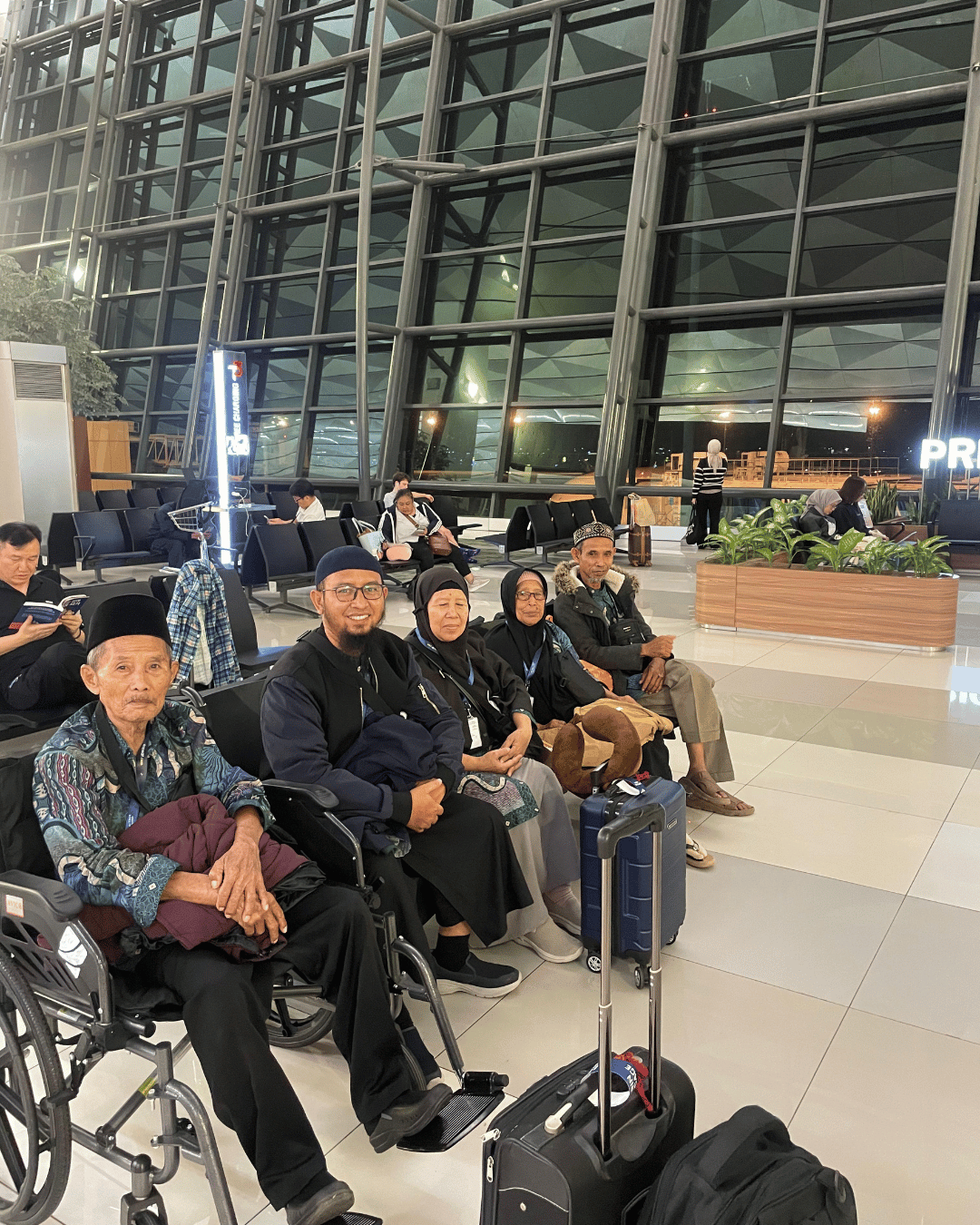 🕌 Jamaah Umroh Alqomar Akhir November Beri Pujian, Apresiasi Pelayanan Profesional dan Komprehensif - 1